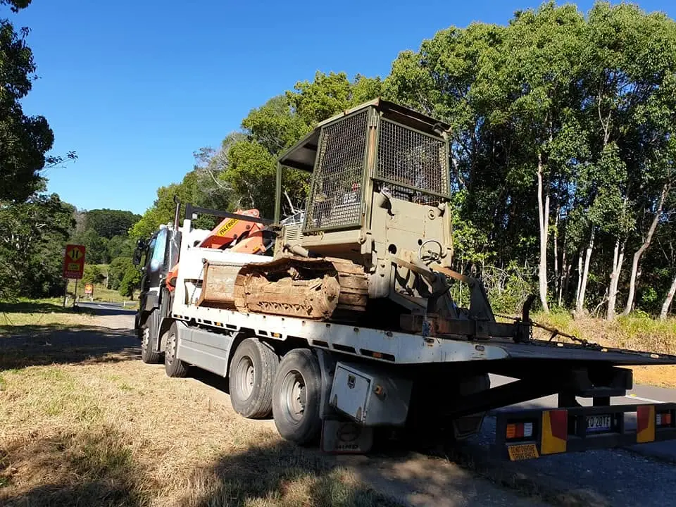 Tracked machinery carried on tilt tray